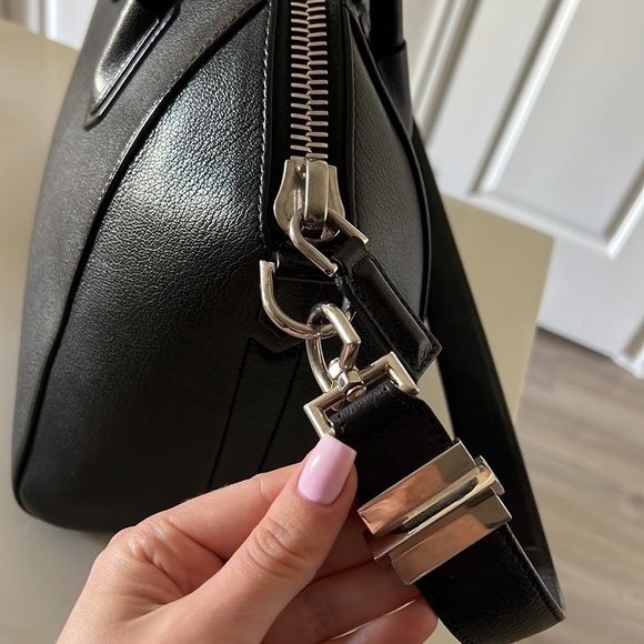 Givenchy Medium Antigona Bag | Black Leather 💘 - Picture 8 of 13